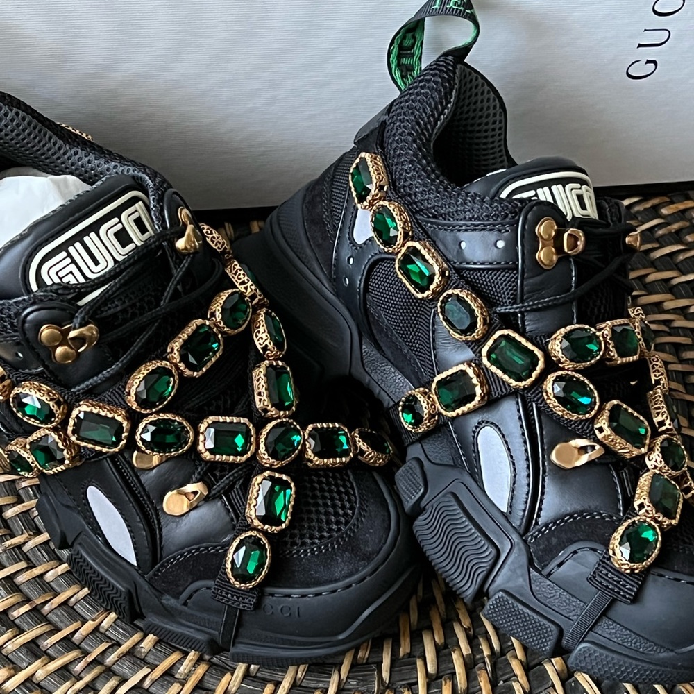 New Gucci Black Flashtrek size 35.5 with green stones - Picture 4 of 9